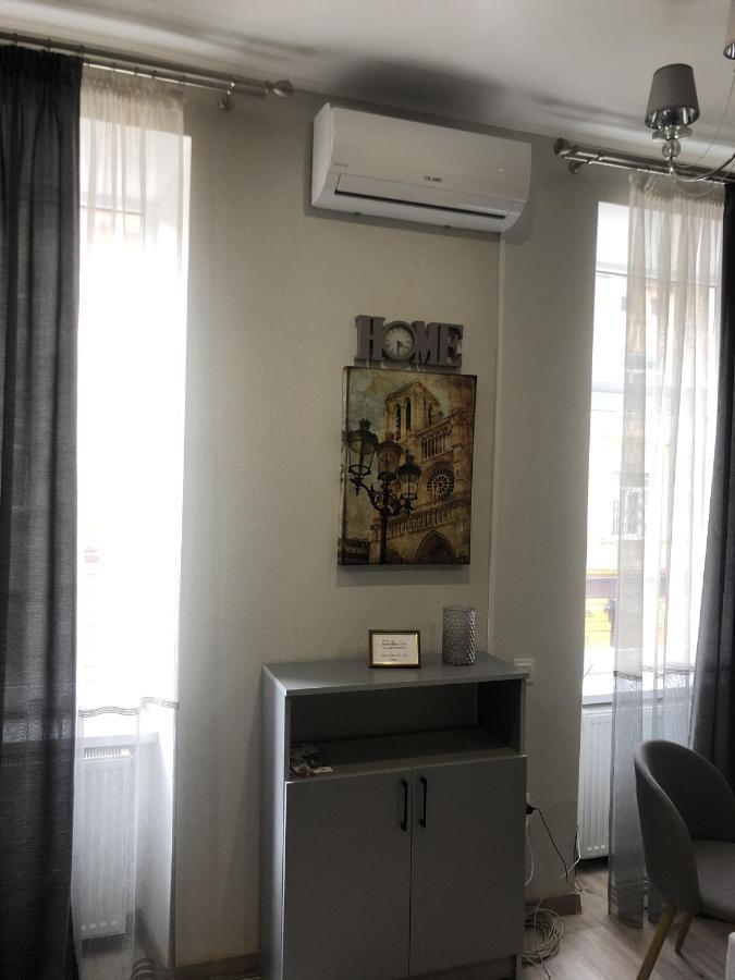 Luxury Flat In Downtown Appartement Lviv Buitenkant foto