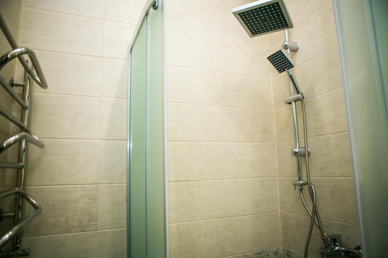 Luxury Flat In Downtown Appartement Lviv Buitenkant foto